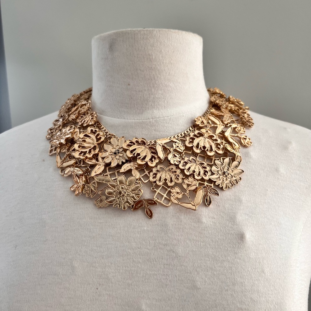 Banana Republic Gold Floral Statement Collar Necklace - Picture 3 of 4